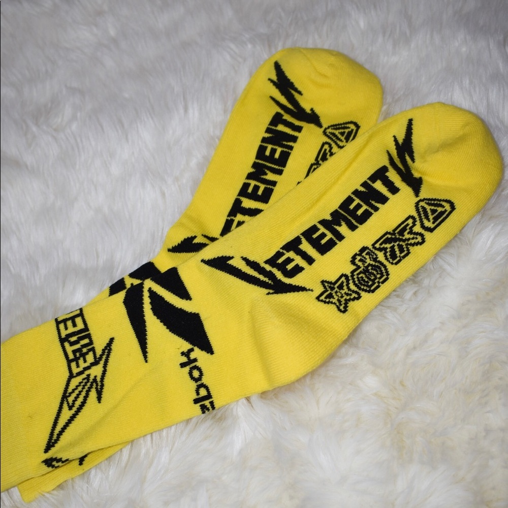 Vetements Metal x Reebok socks in Yellow + Black